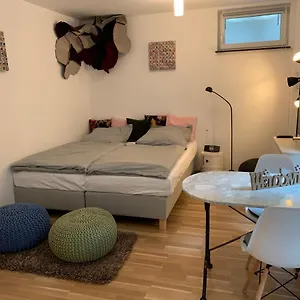 Helle Souterrainwohnung Mit Komfort Appartamento